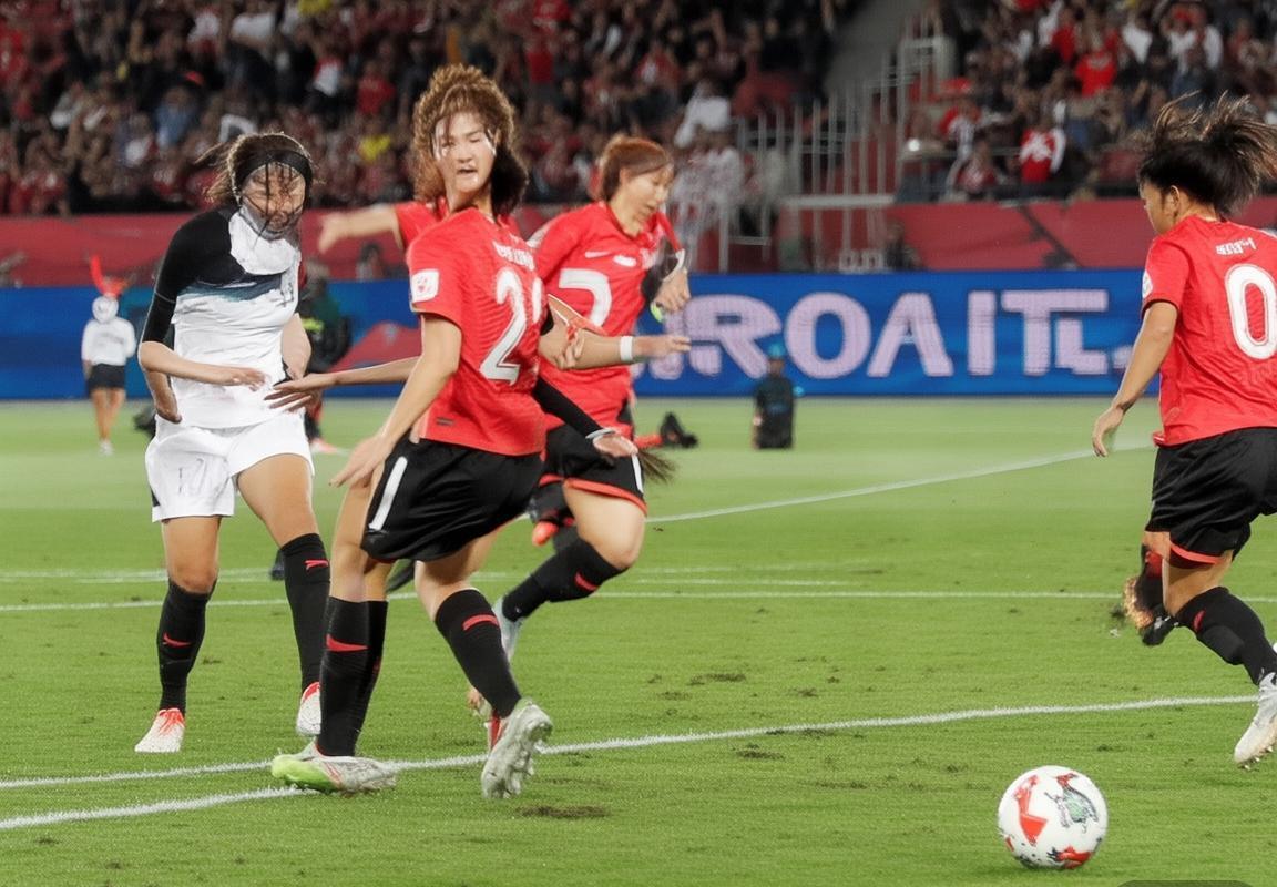 韩加女足友谊赛：巅峰对决回顾与战术解析(图4)