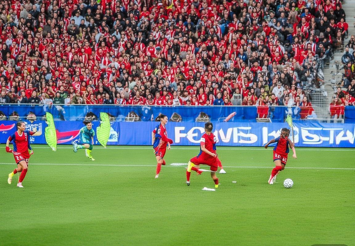 韩加女足友谊赛：巅峰对决回顾与战术解析(图1)